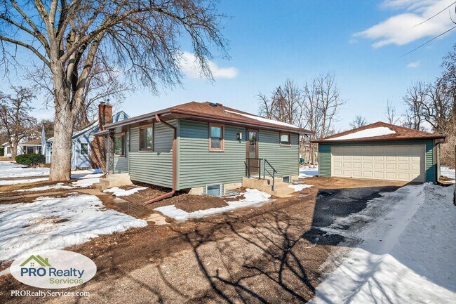 Building Photo - Recently Remodeled 4 Bedroom House