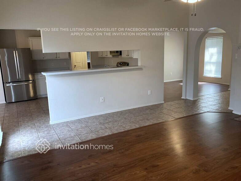 Building Photo - 1405 Country Ln