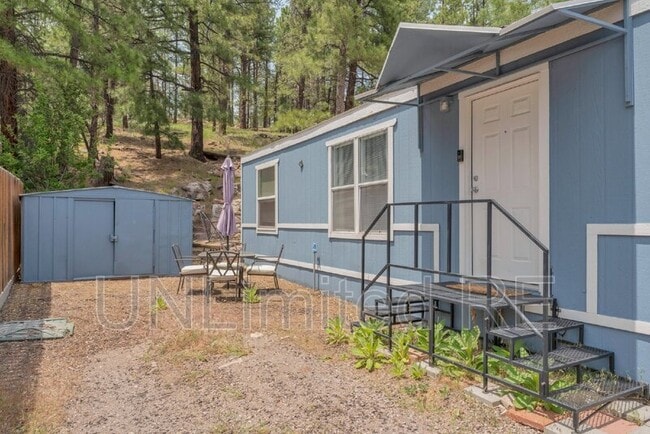 Building Photo - 766 E Zuni Dr