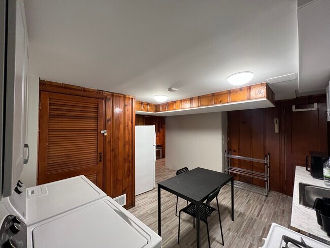 Kitchen - 1532 Winford Rd