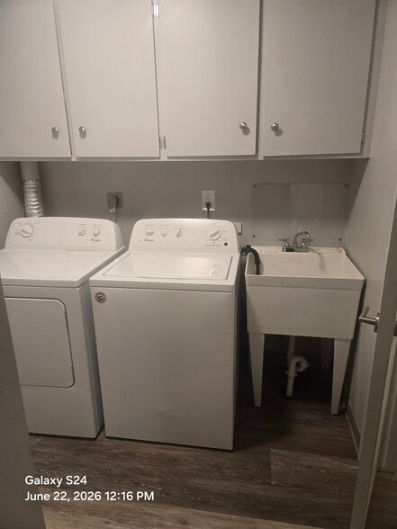 private in unit laundry - 22655 Chagrin Blvd
