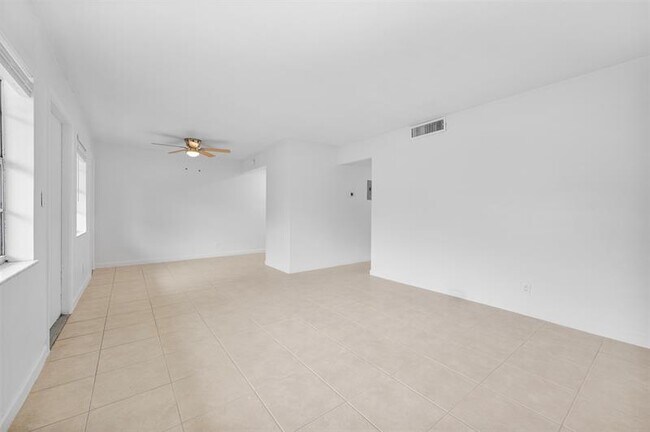 Primary Photo - 4165 SW 67th Ave
