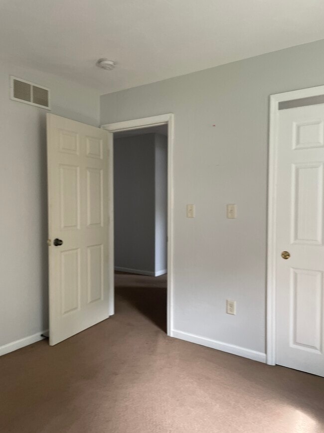 Building Photo - 527 W Harper St