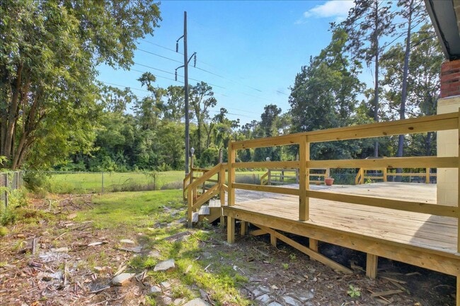 Building Photo - 4 bed 2 bath house, walk to stadium! Available August 2026