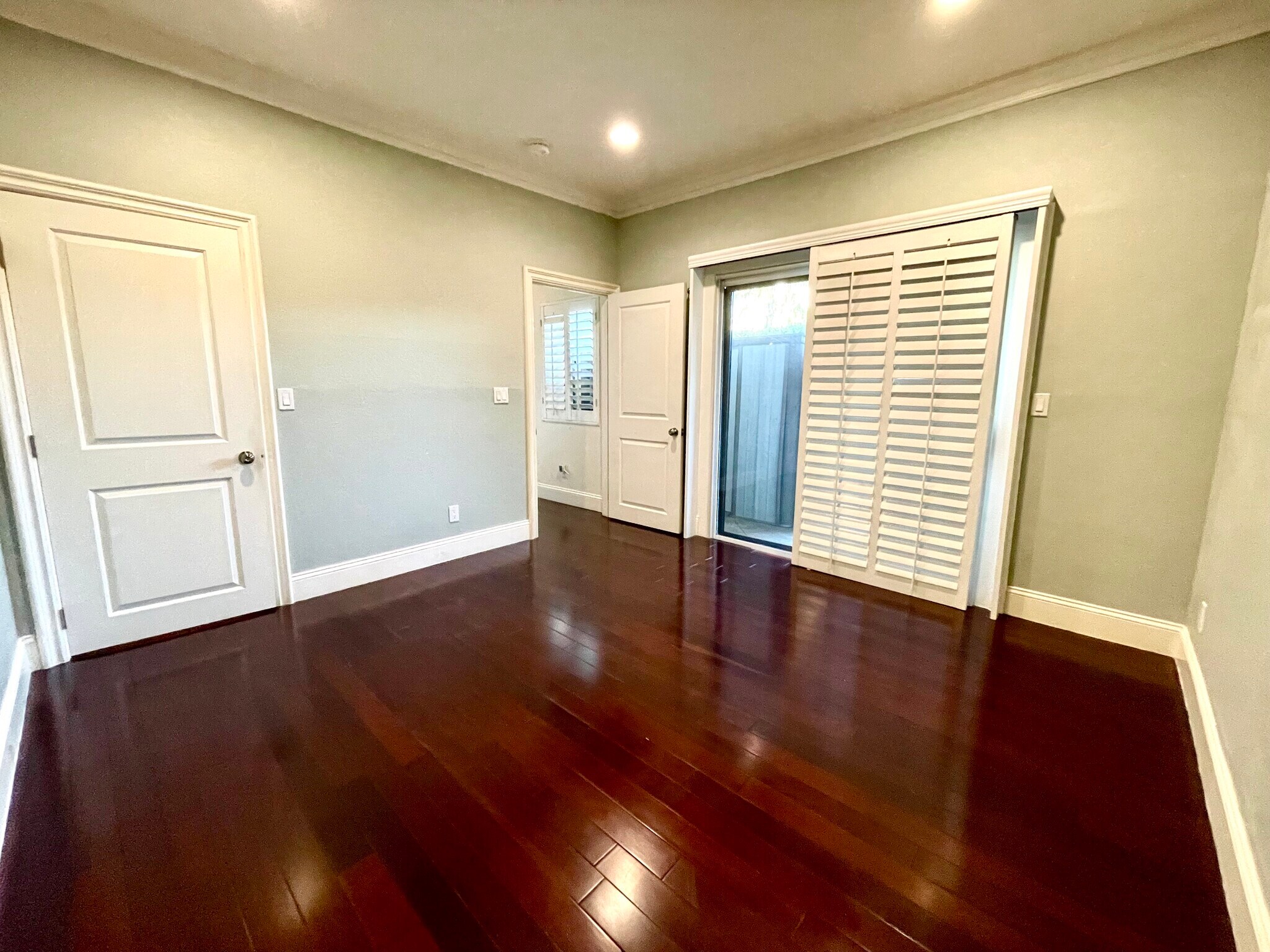 Building Photo - 156 S Oak Knoll Ave