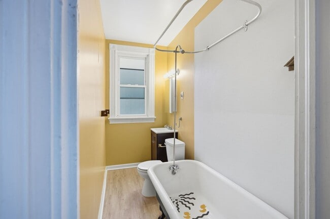 Building Photo - 1114-1118 Sutherland