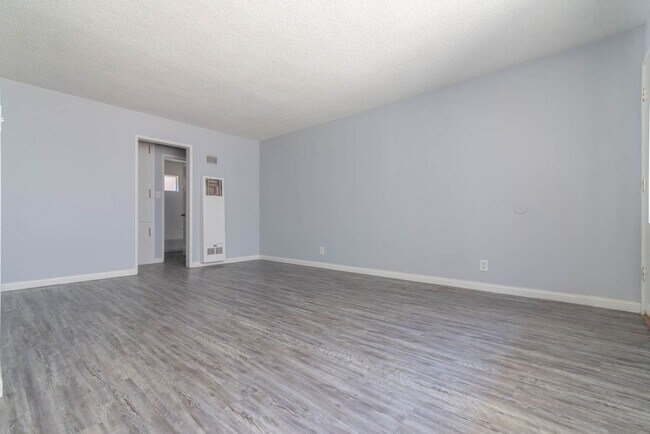 Building Photo - 8425 S Western Ave