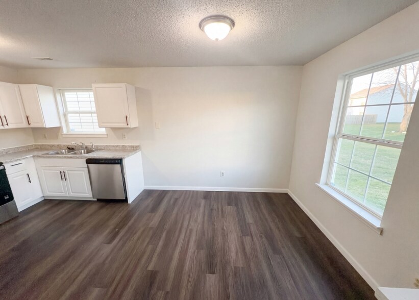 Building Photo - 6654 Hazelhatch Dr