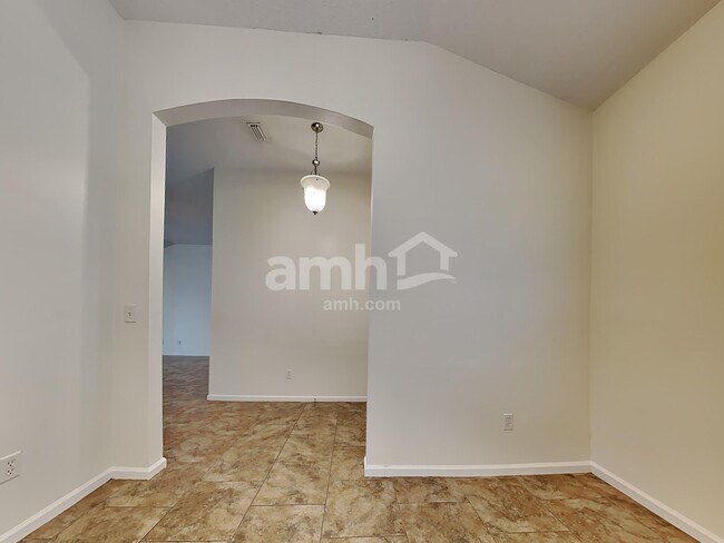 Building Photo - 3365 Shelley Dr