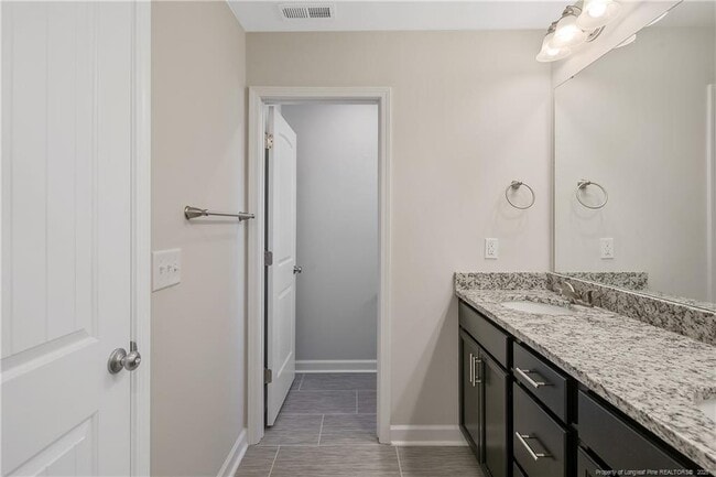 Building Photo - 393 Hicks Ave