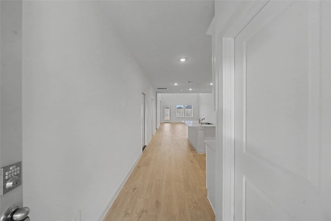 Building Photo - 4307 Camden Lakes St