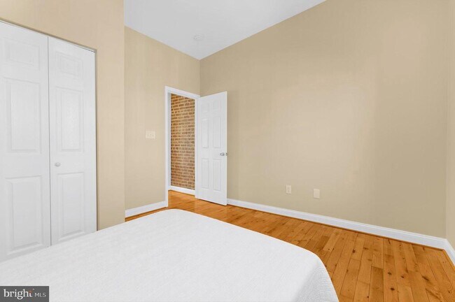 Building Photo - 1005 Baylis St