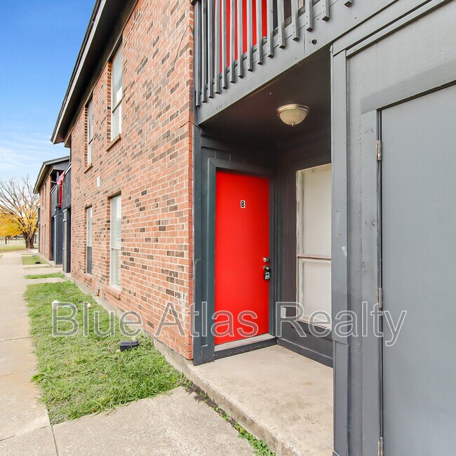 Building Photo - 912 Isbell Rd