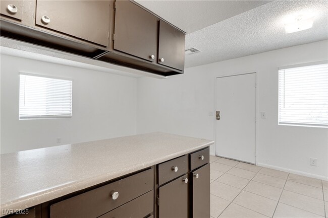 Building Photo - 805 Palo Verde Dr