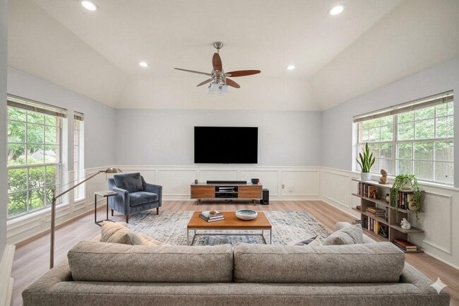 Building Photo - 3622 Springhill Ln