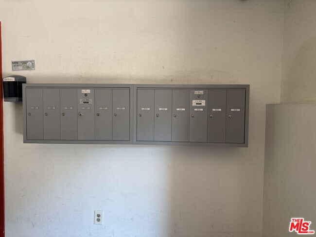 Building Photo - 1601 Veteran Ave