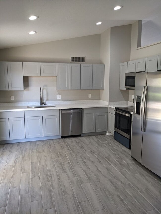 Building Photo - 7231 W Sierra St