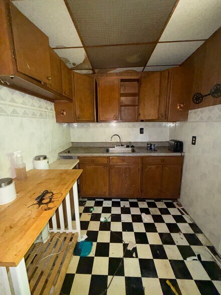 Building Photo - 2118 Rosebud Ave