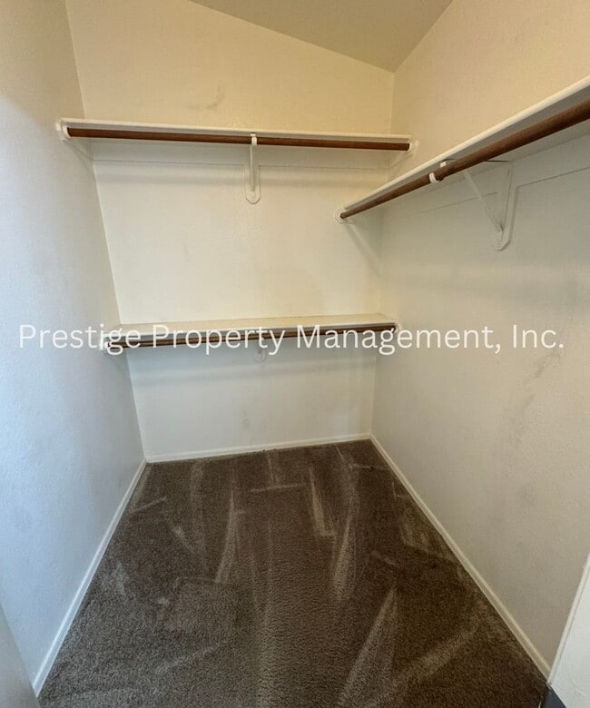 Building Photo - Charming West 2 Bedroom/ 2 Bathroom with a Den is  Waiting For You To Call Home!!