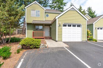 Building Photo - 3 Bedroom and 2.5 Bath End Unit Townhouse