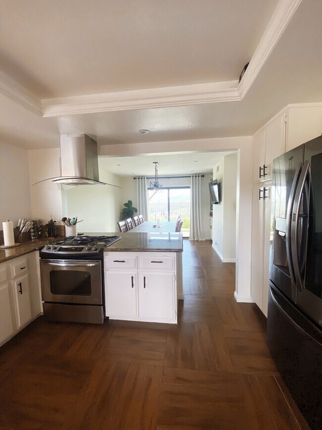 Building Photo - The Perfect Blend of Space, Style & Locati...