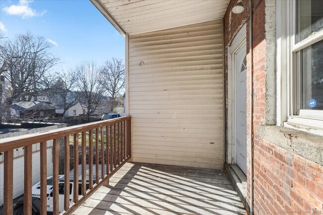 Building Photo - 45 Cowles St