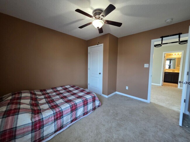 Building Photo - 702 Appling Ct