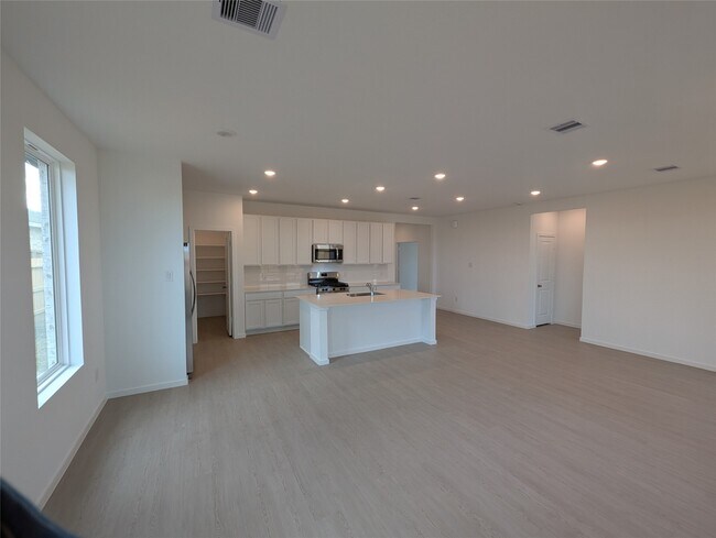 Building Photo - 26506 Coast Redwood Dr