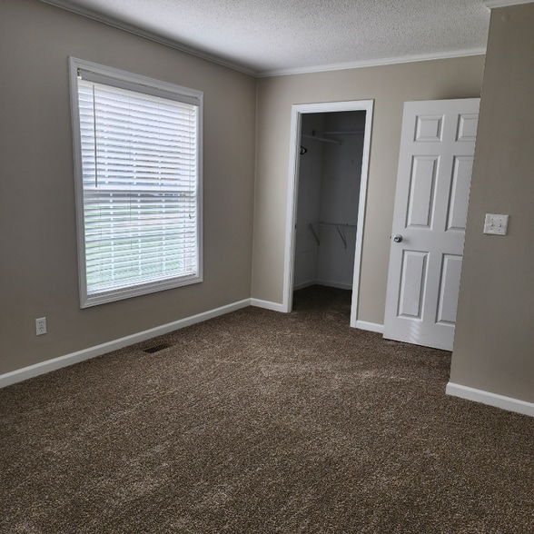 Building Photo - 1332 Hibbard Dr