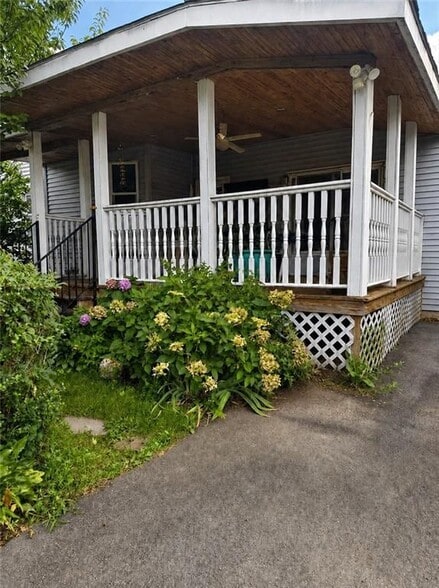 Building Photo - 62 De Pinedo St