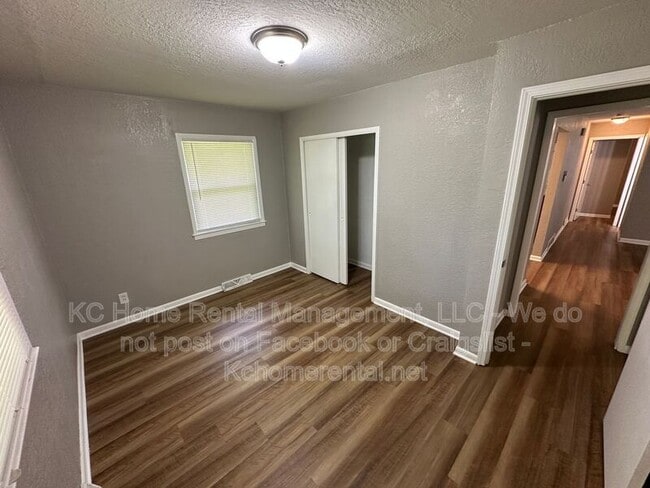 Building Photo - 515 S Forest Ave