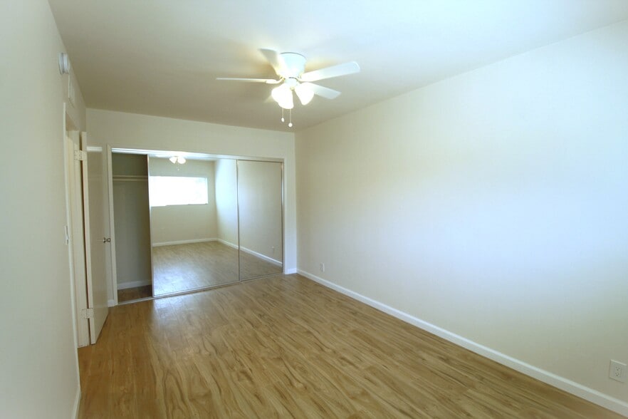 Building Photo - 7125 Hawthorn Ave