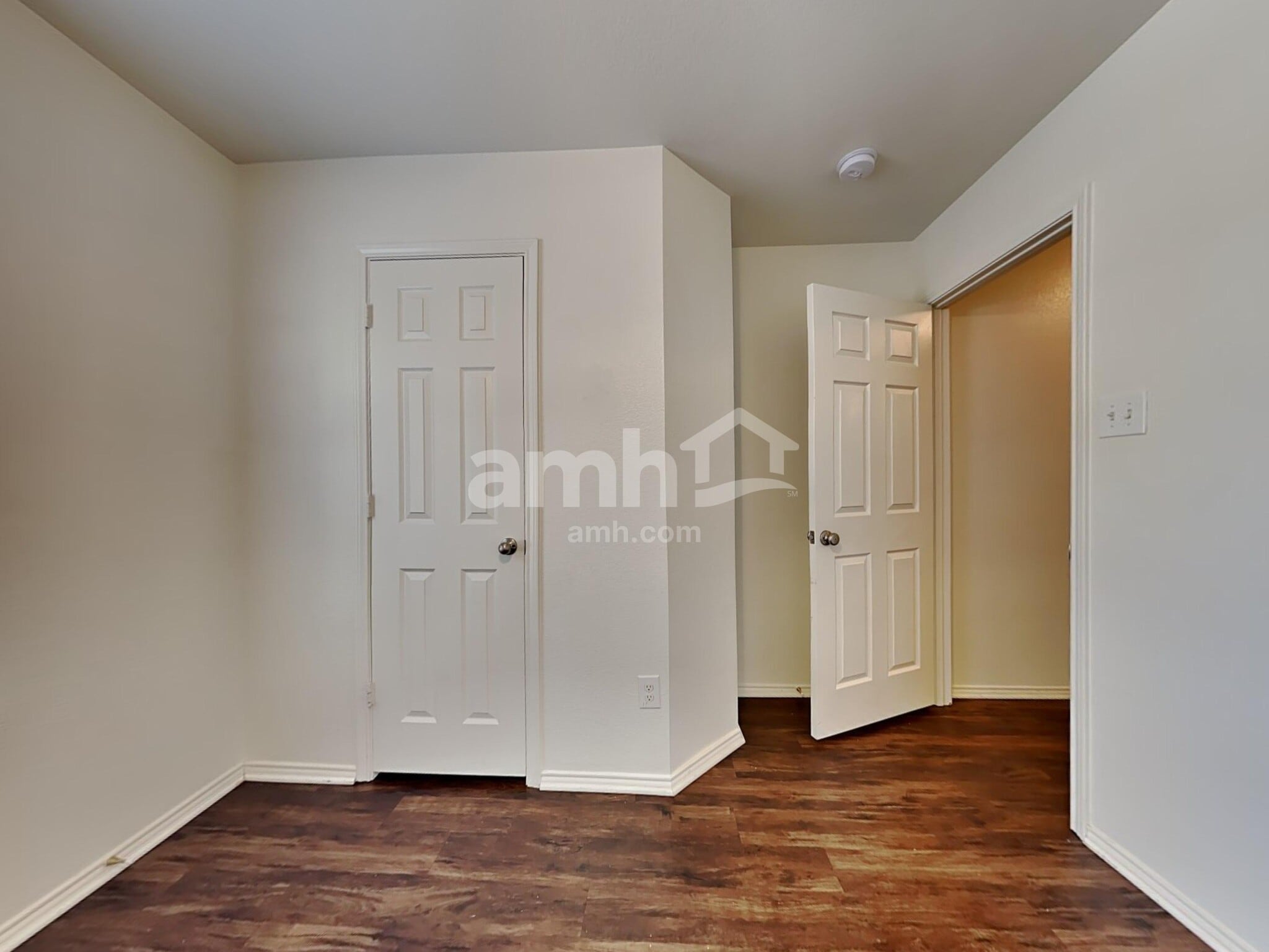 Building Photo - 813 Honey Dew Ln