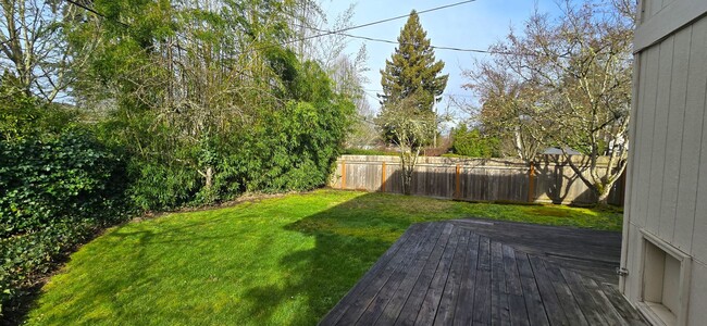 Building Photo - 5 Bedroom Home Close to University of Oregon