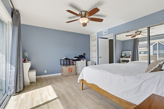 Building Photo - Welcome to this beautiful 1,042 sq. ft. condo offering modern comfort in a prime location!