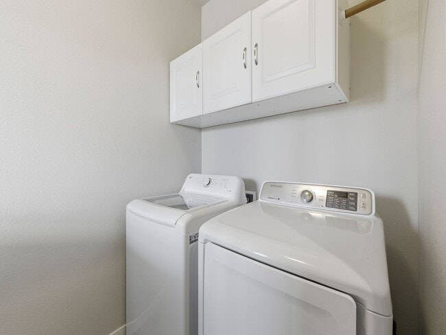 Building Photo - Updated 2-Bedroom, 2-Bathroom Home in Loveland