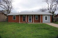 Building Photo - 5012 Lakefront Dr