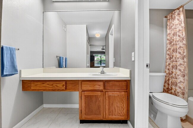 Building Photo - 9900 Pineapple Tree Dr