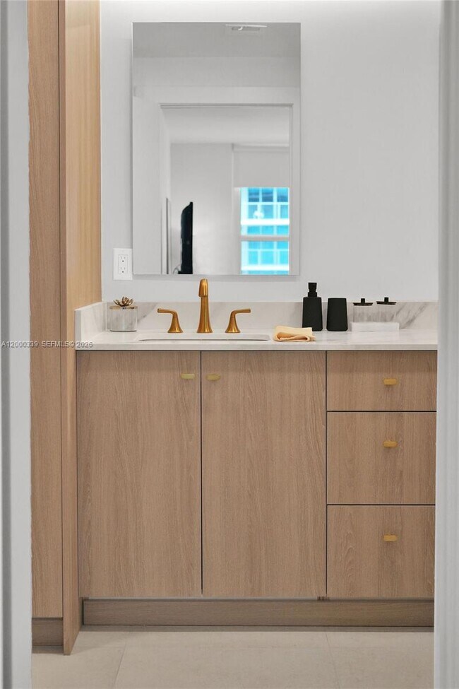 Building Photo - 3505 S Ocean Dr