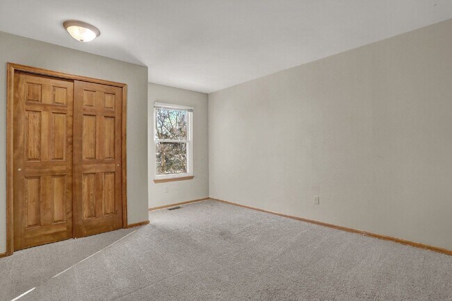 Building Photo - 110 Balmoral Way