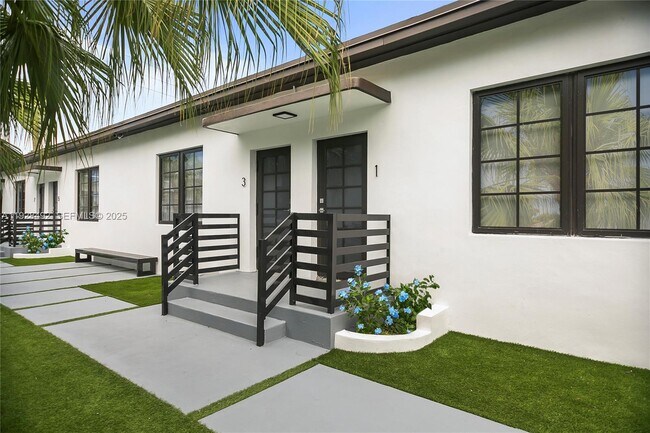 Building Photo - 733 Michigan Ave