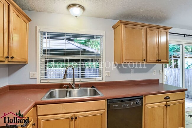 Building Photo - 6860 SW 188th Ave
