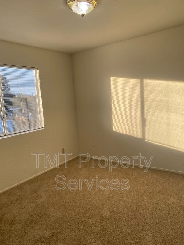 Building Photo - 228 McFarland St