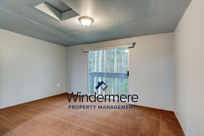 Building Photo - Private 2 bed 2 bath home