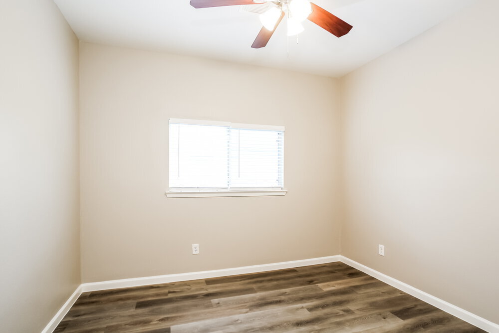 Building Photo - 16906 N Lighthouse Dr