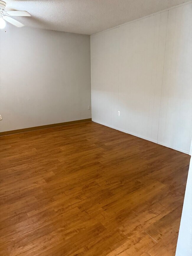 Building Photo - LEASE NOW AND ENJOY 50% OFF 2ND MONTH! Loc...