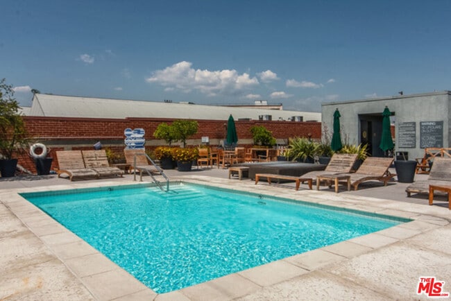 Building Photo - 500 Molino St