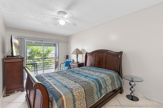 Building Photo - 3028 Harwood D