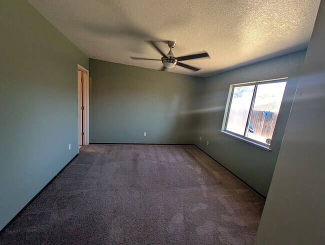 Building Photo - 3 Bedroom House in the Pernie Trail Park N...