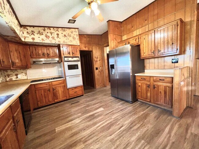 Building Photo - 18425 Blake Manor Rd